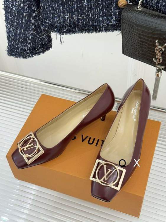 Picture of Louis Vuitton Shoes _SKULVsz35-40JX100112502